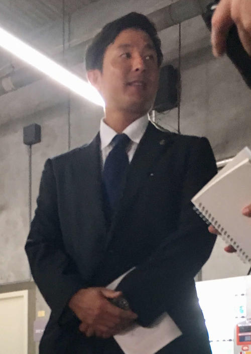 球団事務所を訪れたソフトバンク江川