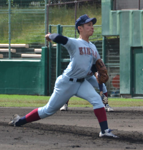 オリックスから3位指名を受けた近大・村西