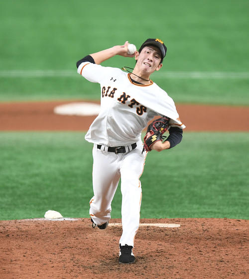力投する巨人3番手の戸郷（撮影・加藤諒）