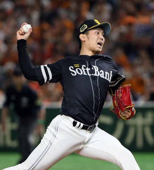 巨人対ソフトバンク　ソフトバンク2番手で登板する石川（撮影・栗木一考）