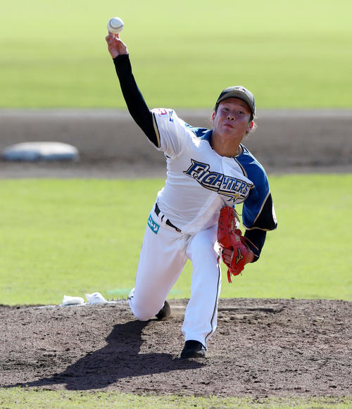 日本代表対日本ハム　6回、日本ハム3番手で登板した吉田輝星（撮影・加藤哉）