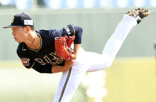日本代表対オリックス　オリックス先発で力投する本田（撮影・滝沢徹郎）