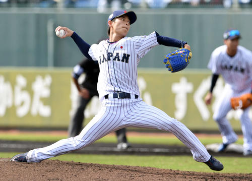 日本代表対オリックス　日本代表3番手で力投するオリックス山岡（撮影・滝沢徹郎）