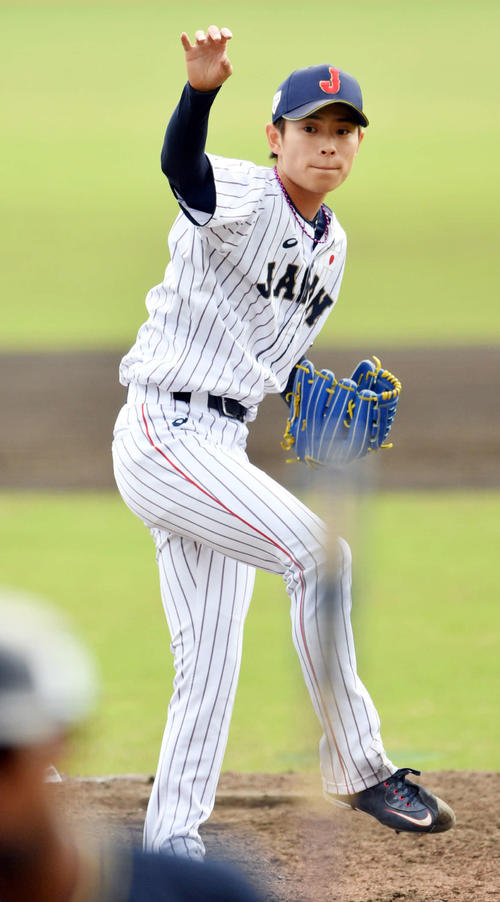 日本代表対オリックス　日本代表3番手で力投するオリックス山岡（撮影・滝沢徹郎）