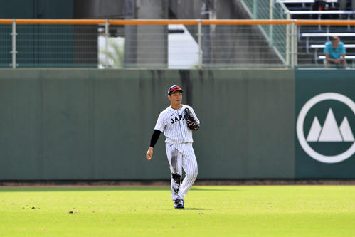 日本代表対オリックス　6回、守備に就く日本ハム近藤（撮影・滝沢徹郎）