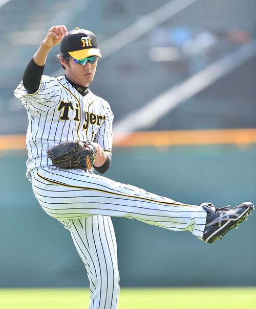 キャッチボールをして汗を流す藤浪晋太郎（撮影・上田博志）
