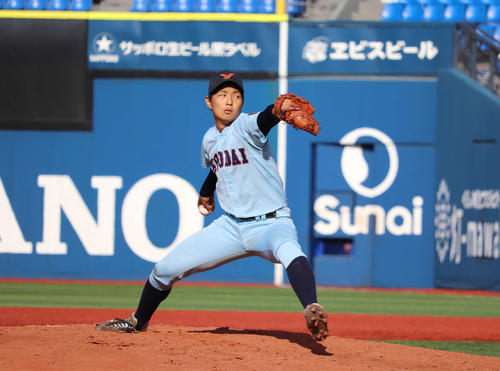 5回途中からリリーフした横浜商大の最速154キロ右腕・飯田（撮影・金子真仁）
