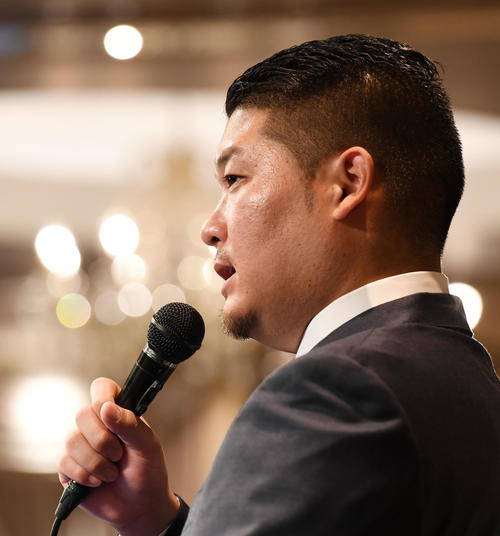 メジャーリーグへの挑戦を表明するDeNA筒香（撮影・横山健太）