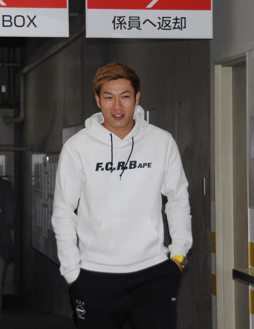 ソフトバンク柳田は工藤監督と面談のためヤフオクドームを訪れた（撮影・浦田由紀夫）