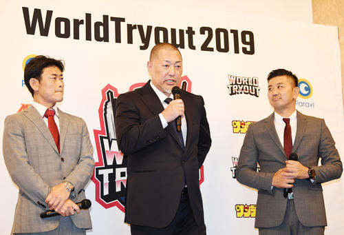 監督に就任し意気込みを語る清原和博氏（中央）。左はワールドトライアウト代表取締役CEOの加次佐平氏、右は取締役COOの田中聡氏（撮影・横山健太）