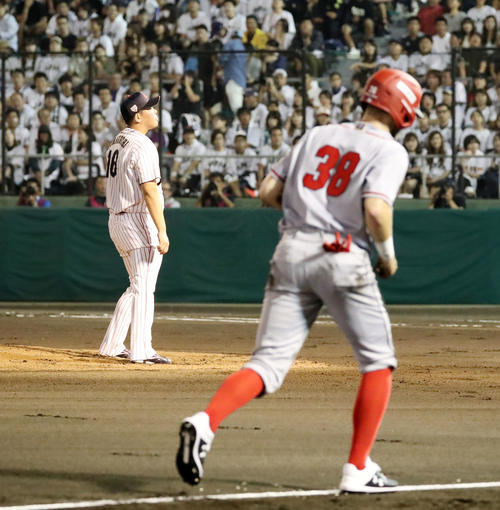 2回表カナダ無死満塁、山口はトソニに押し出し四球を与え失点する（撮影・加藤哉）