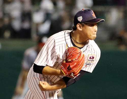 3回表、日本2番手で登板する田口（撮影・加藤哉）