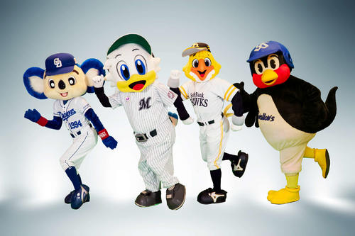 今年もディナーショーを行う球団公式マスコットたち（左からドアラ、マーくん、ハリーホーク、つば九郎）
