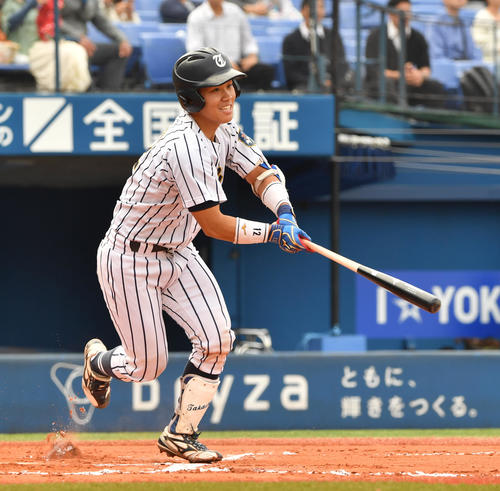 東海大対上武大　6回表東海大1死、海野は右前安打を放つ（撮影・柴田隆二）