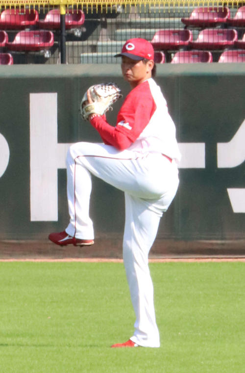 2段モーションからシンプルなフォームに変えた広島大瀬良（2019年10月27日撮影）