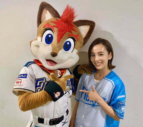フレップと写真に納まる高橋佑奈