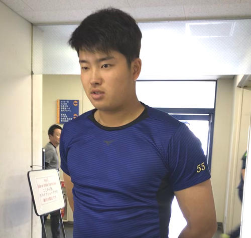 下半身のコンディション不良のため秋季キャンプを離脱したヤクルト村上（撮影・保坂恭子）