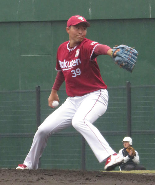地元倉敷商出身の楽天引地は紅組の6番手で登板し1回を無失点に抑えた（撮影・桑原幹久）