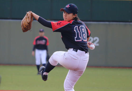 先発した埼玉オールスターズの本橋未菜投手（撮影・金子真仁）