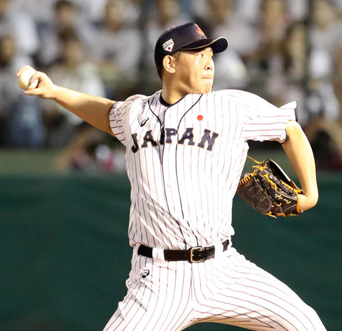 「Free　Style」と刻まれた山口のグラブ
