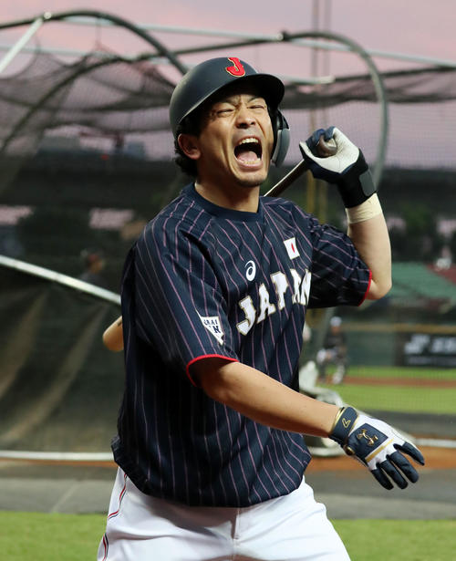 ロングティー打撃を行う松田（撮影・加藤哉）