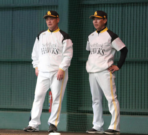 ソフトバンク工藤監督（左）と高村コーチ（2019年11月3日撮影）