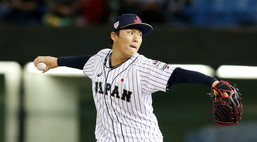 日本対プエルトリコ　8回表、日本4番手で登板する山本（撮影・加藤哉）