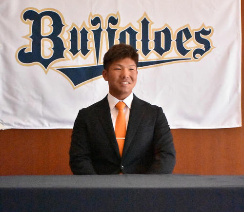 契約更改交渉に臨んだオリックス頓宮裕真内野手（撮影・真柴健）