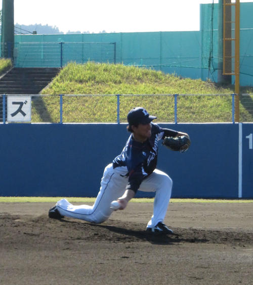 支配下登録が決まった西武与座がシート打撃で登板（撮影・栗田成芳）