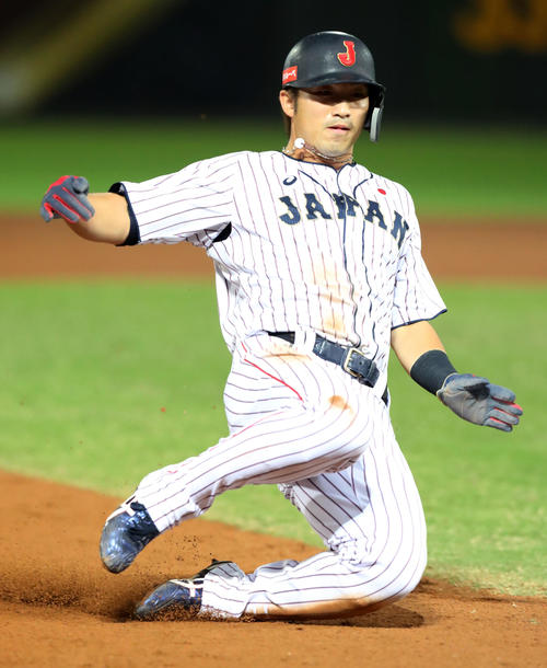 2回裏日本無死二塁、二走鈴木は浅村の中飛で三塁進塁（撮影・加藤哉）