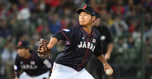 日本対台湾　力投する日本先発の今永（撮影・山崎安昭）