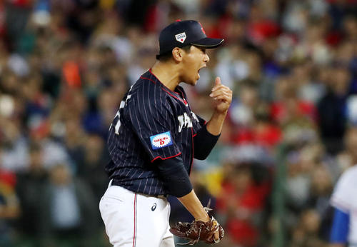 3回裏台湾2死満塁、今永は朱育賢から三振を奪いマウンド上で雄たけびを上げる（撮影・加藤哉）