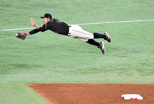 17年WBC、好捕する菊池涼介