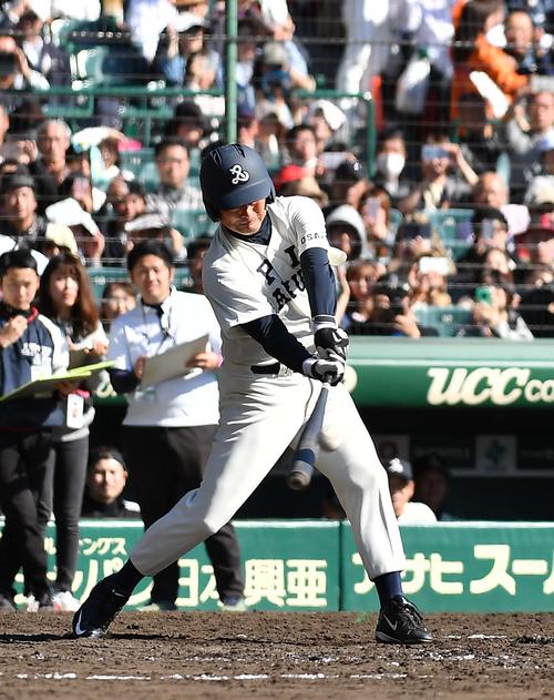 5回裏PL学園無死、右越えに二塁打を放つPL学園OBの桑田真澄氏（撮影・上田博志）