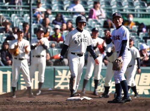 5回裏PL学園無死二塁、PL学園・南野の内野ゴロの間に三塁へ滑り込み笑顔を見せるPL学園OBの桑田真澄氏（撮影・上田博志）