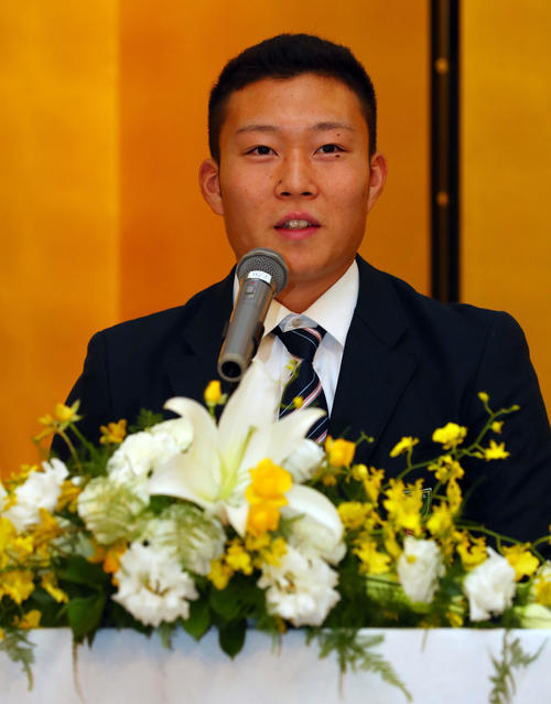 阪神と仮契約を結んだ藤田健斗（撮影・宮崎幸一）