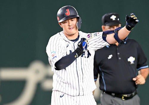 日本対米国　6回裏日本2死一塁、適時二塁打を放った浅村（撮影・たえ見朱実）