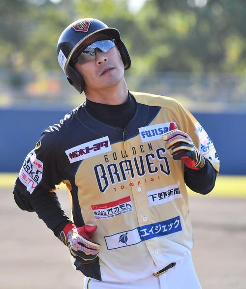 トライアウト2打席目で二ゴロに倒れる西岡剛（撮影・上田博志）