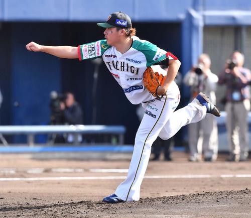 トライアウトで投球する若松駿太（撮影・上田博志）