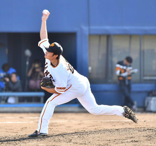 トライアウトで登板し打者3人を完璧に抑えた坂本工宜（撮影・上田博志）