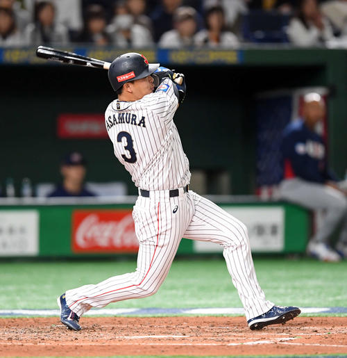 日本対米国　4回裏日本無2死三塁、右前に適時打を放つ浅村（撮影・たえ見朱実）