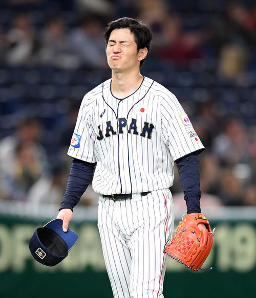 日本対米国　3回表、米国に2－0とされ悔しそうな表情を見せる日本の先発高橋（撮影・たえ見朱実）