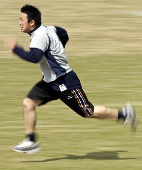 03年、自主トレでダッシュを繰り返す雄平