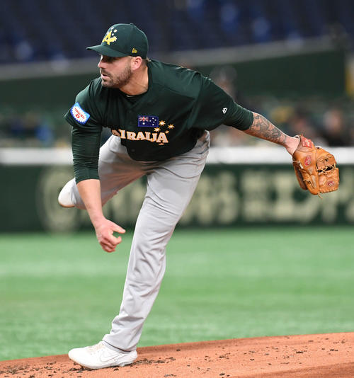 米国対オーストラリア　力投するオーストラリア先発のアサートン（撮影・山崎安昭）