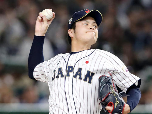 日本対メキシコ　7回表、日本2番手で登板する甲斐野（撮影・加藤哉）