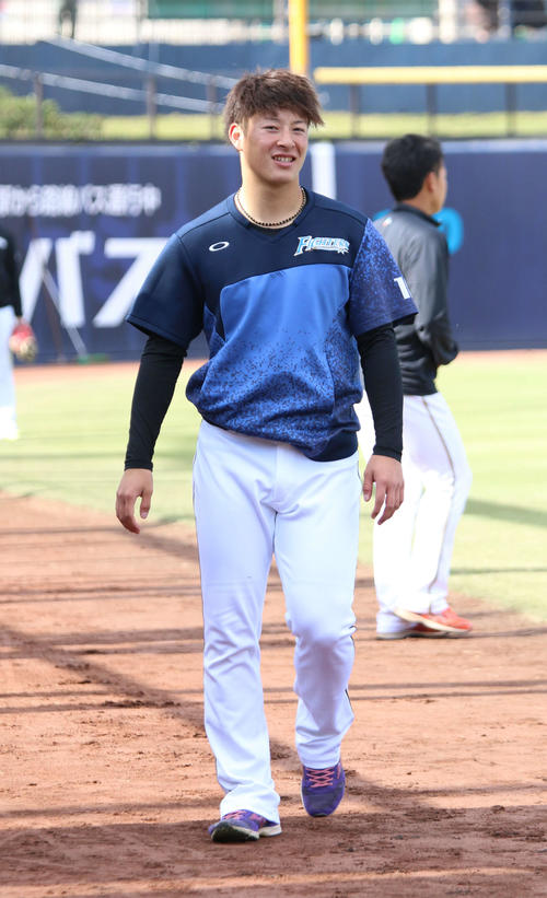 鎌ケ谷で秋季練習に参加した日本ハム吉田輝（撮影・木下大輔）