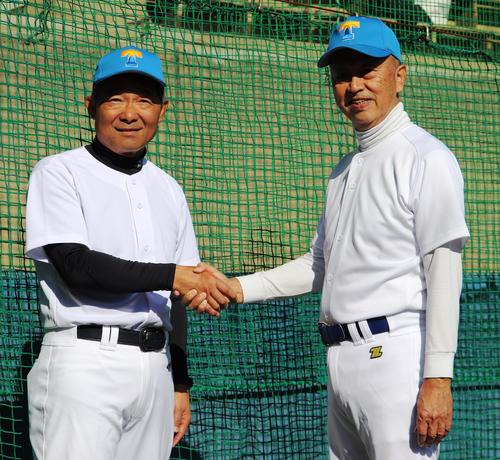 新たに就任した東大・井手監督（右）と大久保助監督（撮影・古川真弥）
