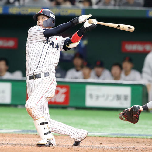 日本対韓国　5回裏日本無死二塁、山田哲は左越え適時二塁打を放つ（撮影・加藤哉）