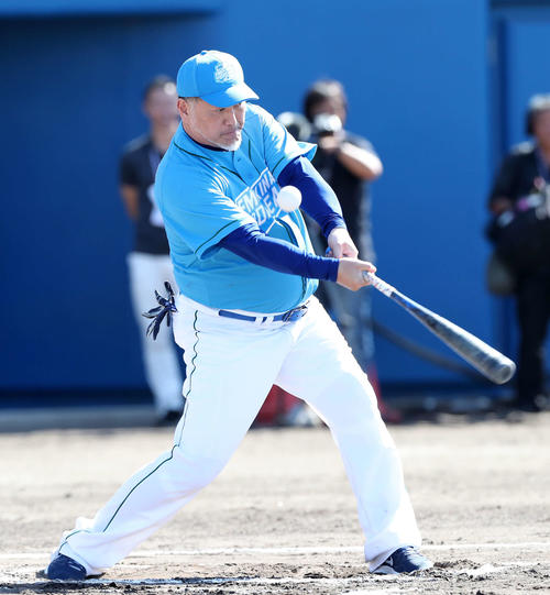 ドリームチーム対浦添選抜　1回表2死二塁、清原氏は一邪飛（撮影・鈴木正人）