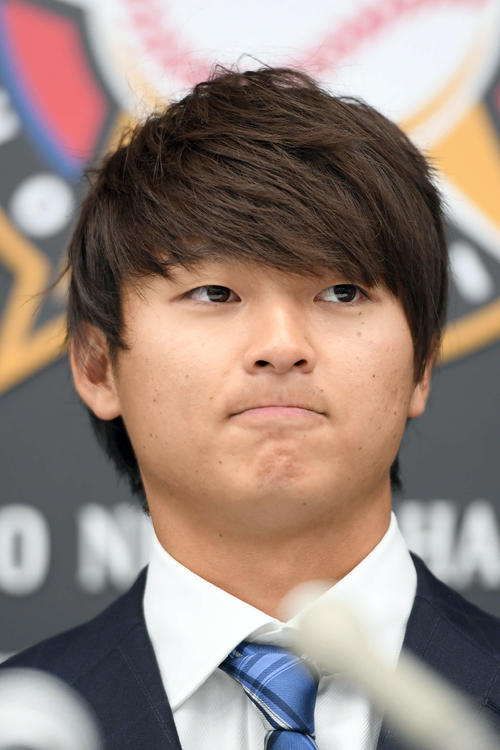 「来季は5勝目を挙げたい」と意気込みを飾った日本ハム田中瑛（撮影・たえ見朱実）